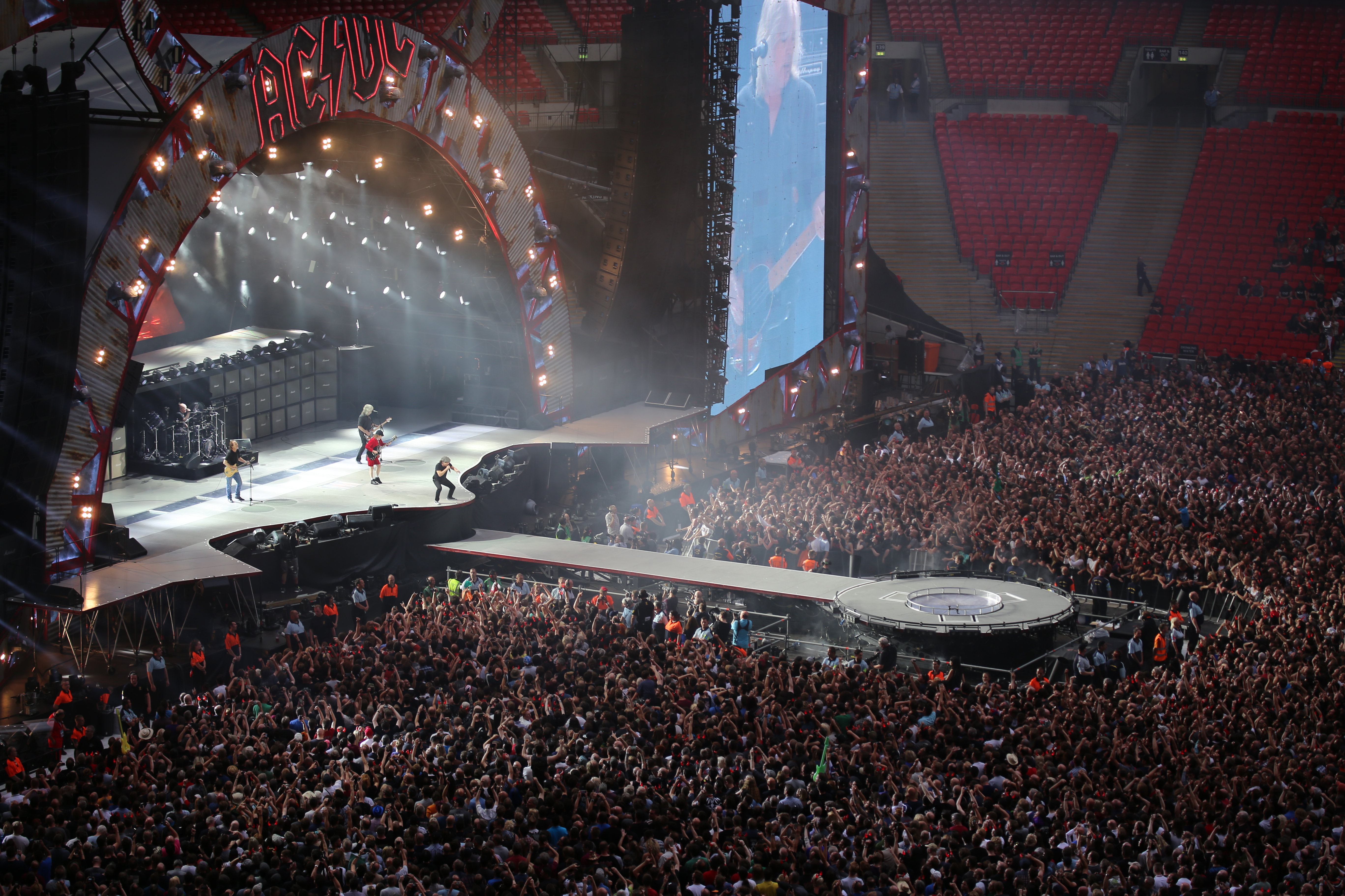 Ac Dc Concert Crowd Montreal 53000 And Counting Flickr